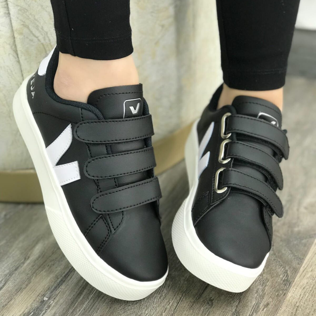 VEJA RECIFE LEATHER